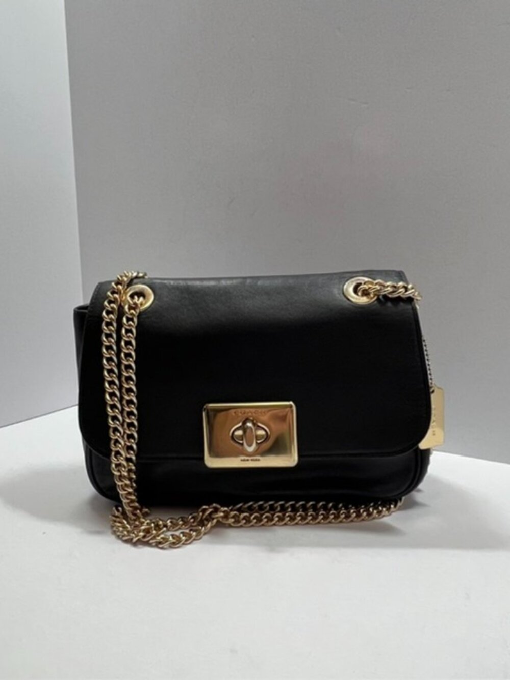 Coach Cassidy Leather Crossbody bag w/Turnlock closure adjust. chain strap EUC